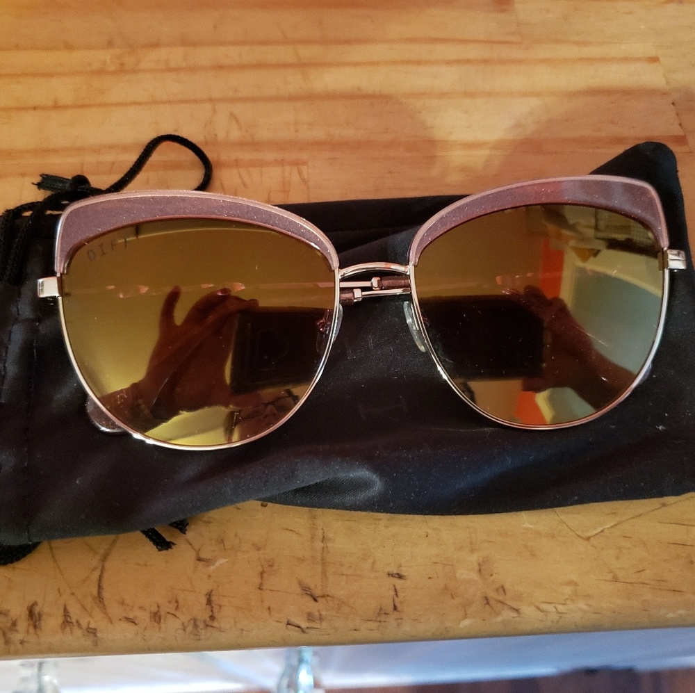 ON SALE- TODAY only!! Diff sunglasses SOLD OUT